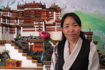 la-exmonja-tibetana-phuntsok-n_54313236520_51347059679_342_226